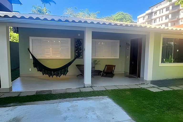 Casa Moderna 4 quartos próximo à Praia do Forte